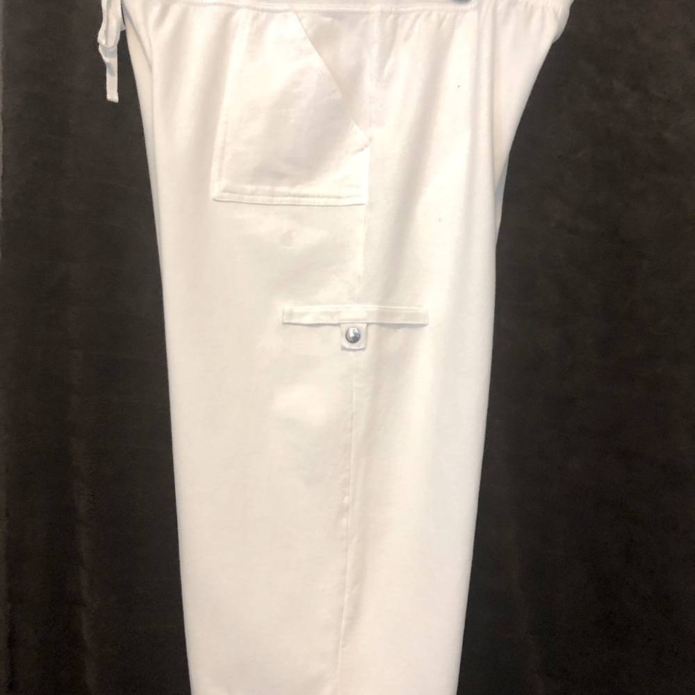 NWT, Karen Scott cropped white pants